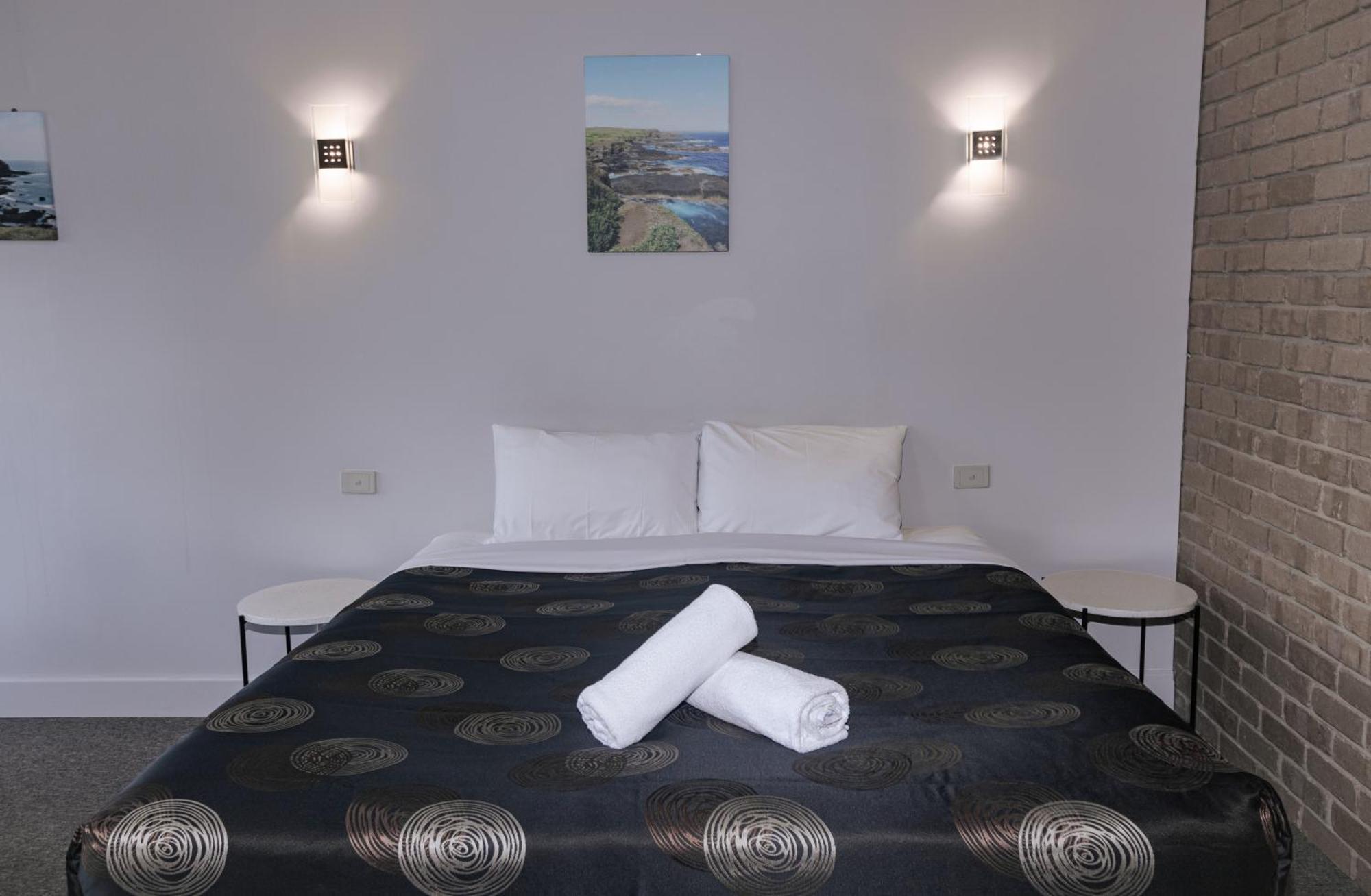 Tropicana Motor Inn Коув Экстерьер фото