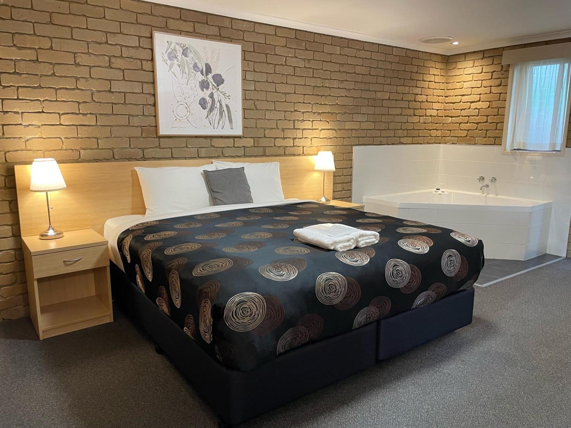 Tropicana Motor Inn Коув Экстерьер фото